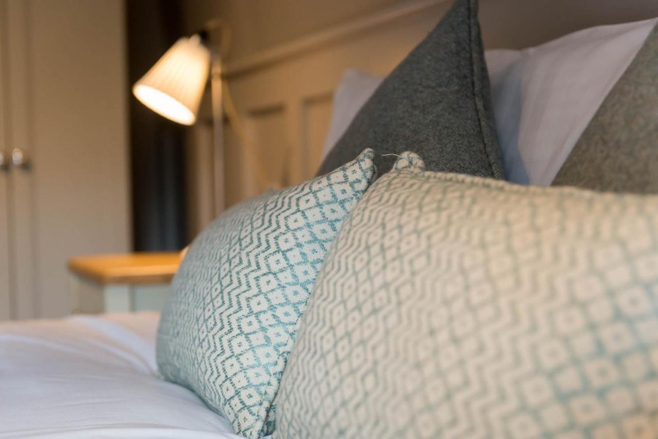 The Horse And Farrier Inn And The Salutation Inn Threlkeld Keswick Room photo